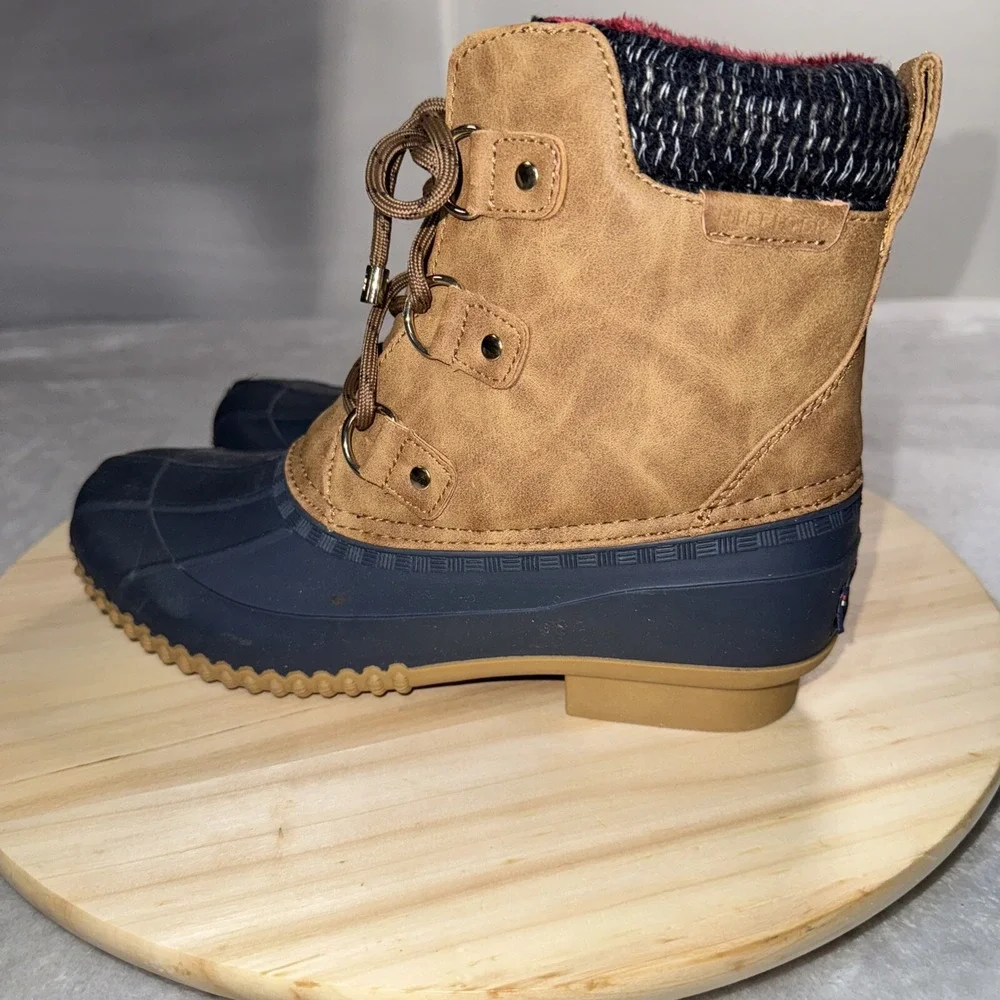 Tommy Hilfiger Roza3 Duck Boots Size 8M